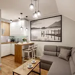 Apartamento Apartamenty BlueSky - Nad Łomnicą 2B - blisko dworca PKP, centrum Karpacza i sklepów, w zielonej okolicy Karpacz