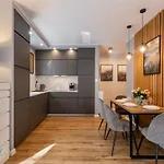 Apartamento Apartamenty BlueSky - Nad Łomnicą 2B - blisko dworca PKP, centrum Karpacza i sklepów, w zielonej okolicy *