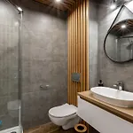 Apartamento Apartamenty BlueSky - Nad Łomnicą 2B - blisko dworca PKP, centrum Karpacza i sklepów, w zielonej okolicy Karpacz